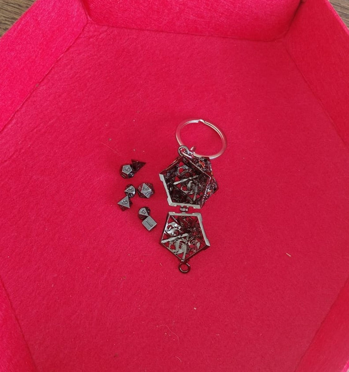 Mini Dice in Hollow D20 Keychain – Portable Micro Dice Set